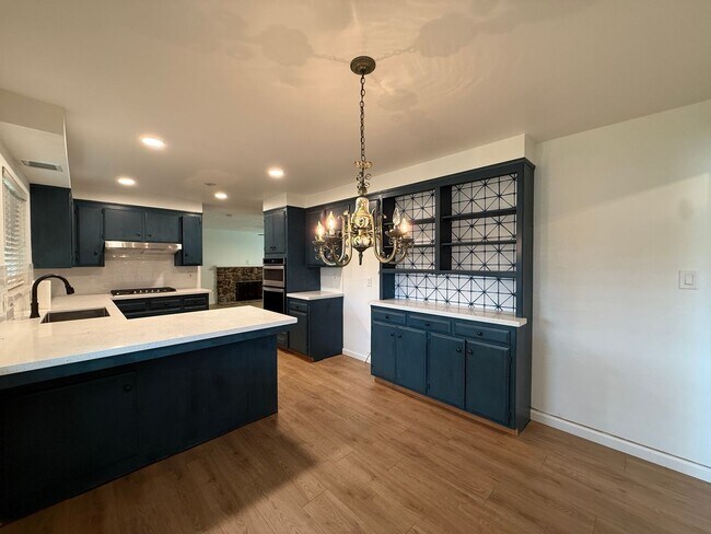 Foto del edificio - South Land Park Dream Home!