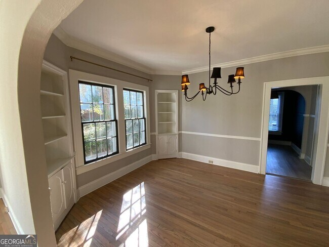 Building Photo - 314 E 11th St SE