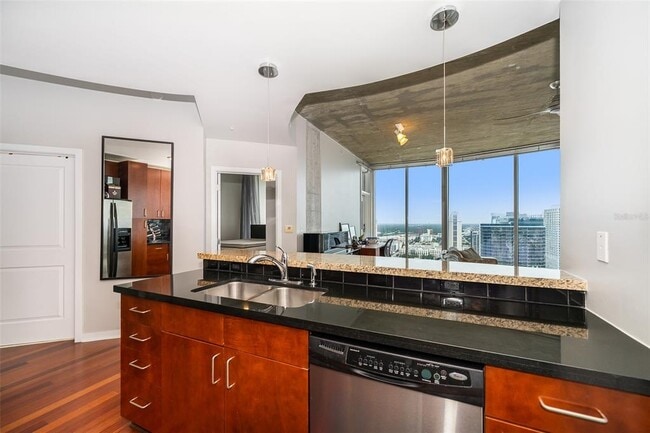 Foto del edificio - 155 S Court Ave