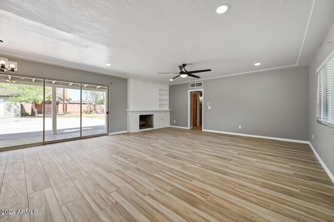 Building Photo - 1226 W Rancho Dr