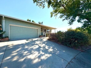 Building Photo - 100 Fairfax Ct
