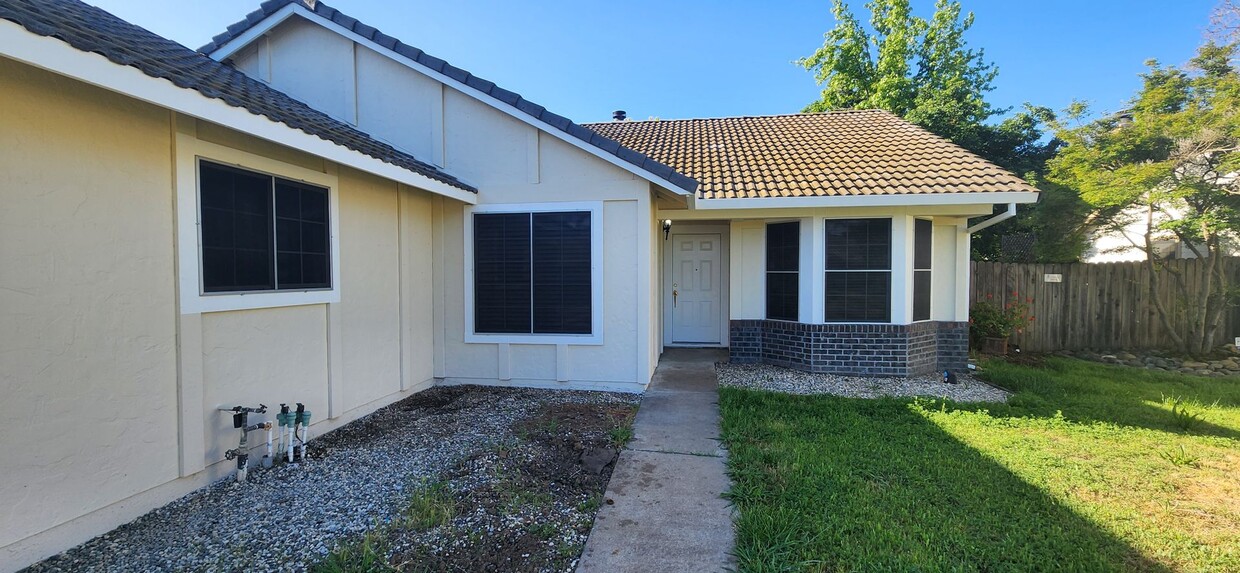 Primary Photo - 3 Bedroom 2 Bathroom Home