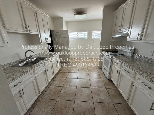 Photo - 2724 Crossview Dr Apartment