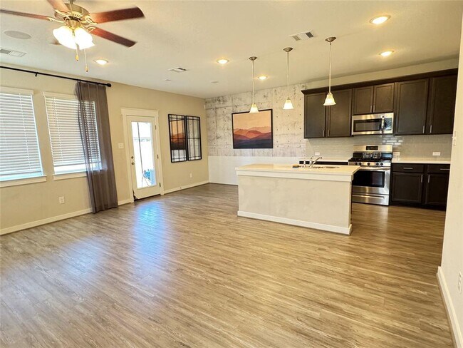 Foto del edificio - 2328 Calvert Dr