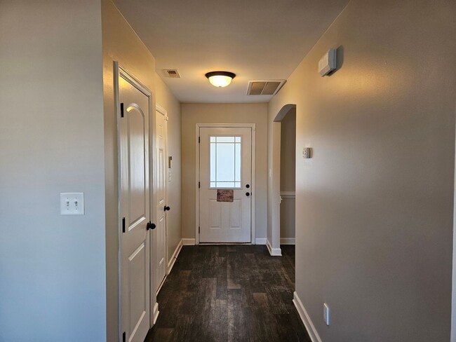 Building Photo - 211 Breakwater Dr