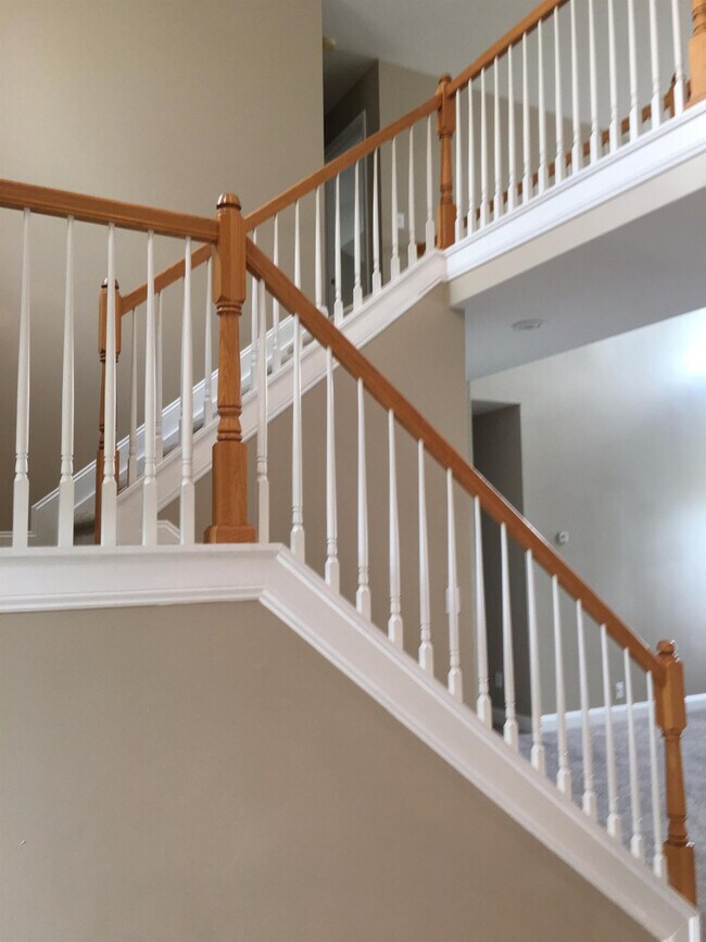 Building Photo - 4297 Saron Dr