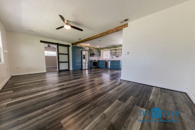 Building Photo - 1540 S Lake Howard Dr
