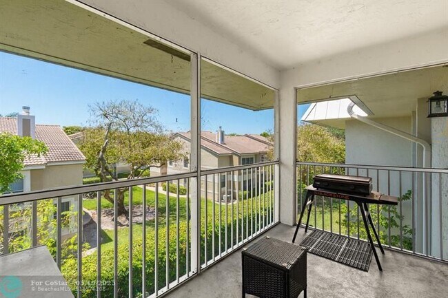 Building Photo - 2960 Riverside Dr