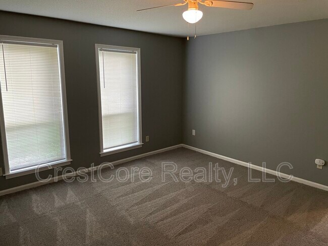 Building Photo - 821 Berclair Rd