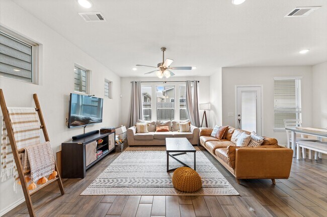 Foto del edificio - 3419 Avondale Vw Dr