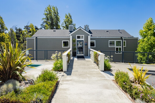 Foto del edificio - Hillcrest Apartment Homes