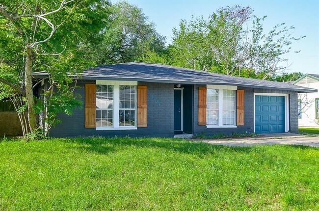 Building Photo - 5634 Ridgeway Dr