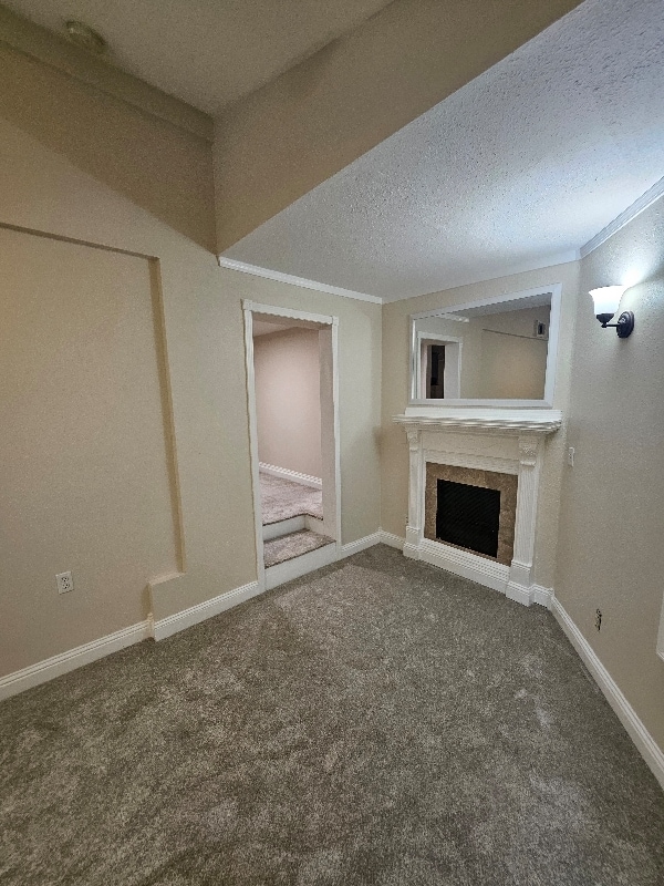Building Photo - 27 E Ave