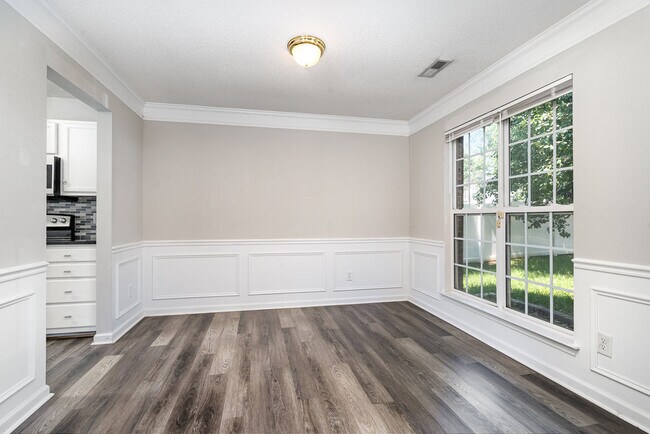 Building Photo - 6656 Blythedale Dr