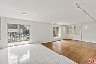 Building Photo - 1033 6th St
