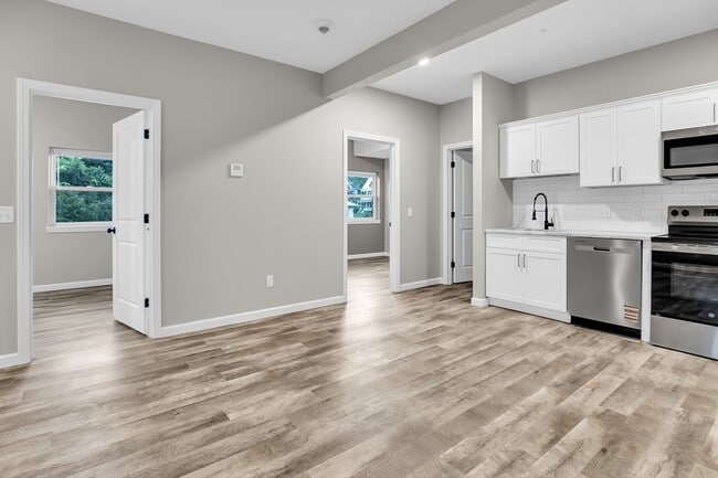 Building Photo - 70 Court St