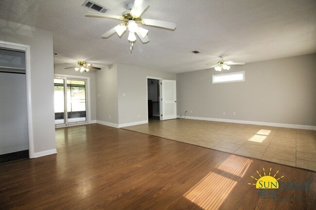 Building Photo - Renovated 3 Bedroom Home in Fort Walton Beach