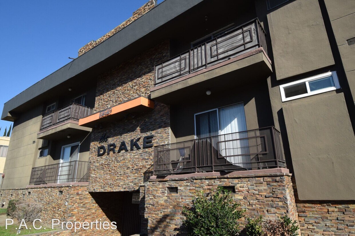 Primary Photo - 2 br, 2 bath Apartment - 6512 Woodman Aven...