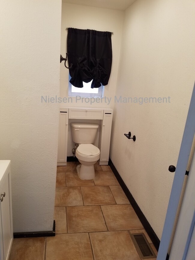 Building Photo - 2 bedroom House, located Uptown near MT Tech!