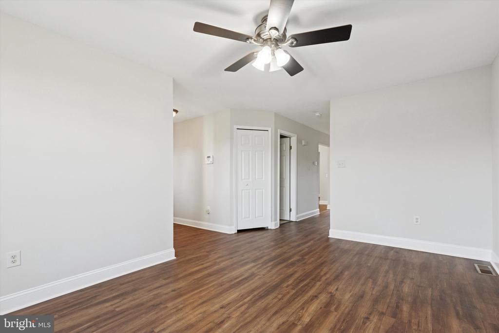 Foto principal - 270 Deer Run Ct