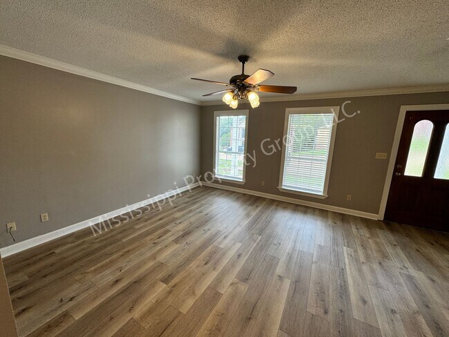 Foto del edificio - 402 Saddle Creek Dr