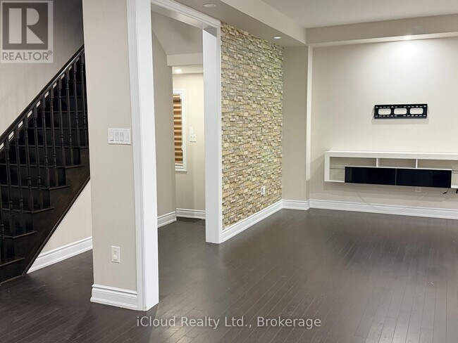 Building Photo - 16 Provost Trail