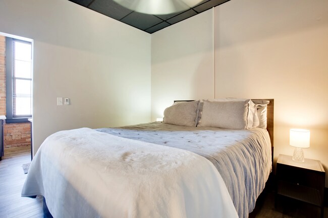 Building Photo - 130 N 5th St