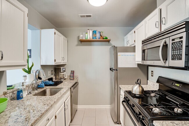 Kitchen - 1439 Spring Rd NW