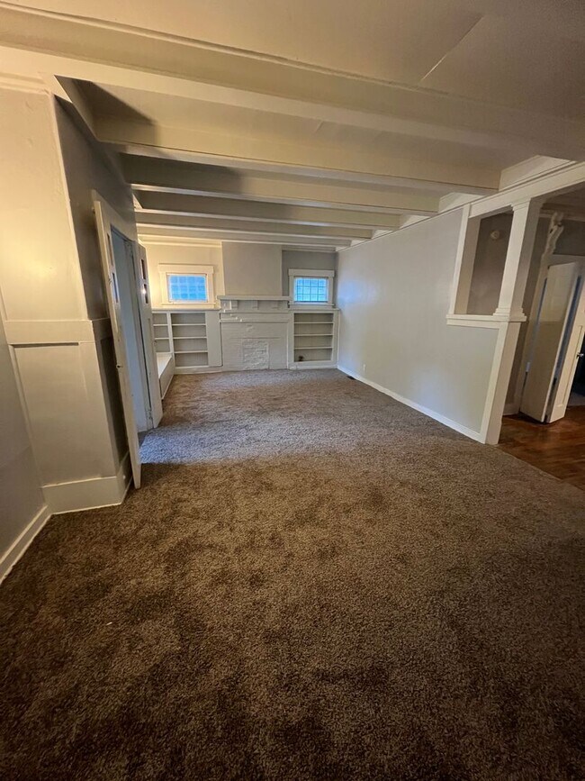Building Photo - Duplex at 1430 SW Polk St