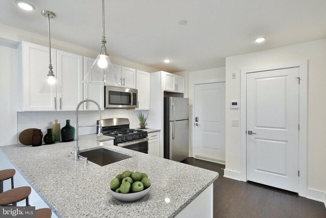 Building Photo - 2608 Braddock St