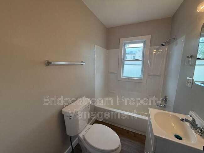 Building Photo - 506 Middle St