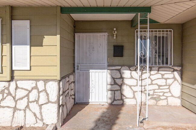 Foto del edificio - Great Single Story Home with Large Fenced ...