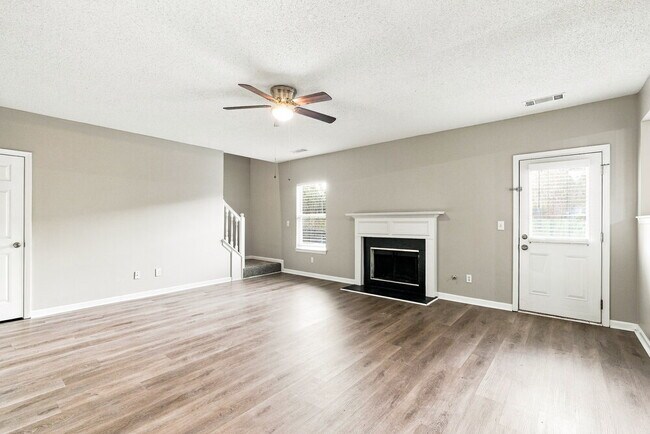 Foto del edificio - 255 Hillside Oak Ln