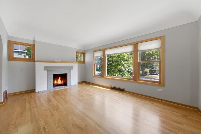 Foto del edificio - 586 S Hawthorne Ave