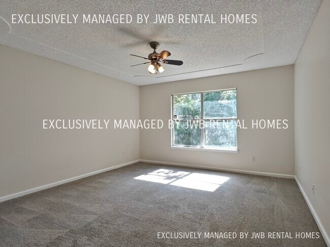 Building Photo - 383 Turtle Dove Dr