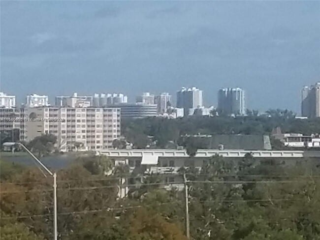 Building Photo - 1200 NE Miami Gardens Dr