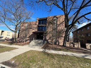 Building Photo - 17745 Rosewood Dr