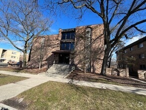 Building Photo - 17745 Rosewood Dr