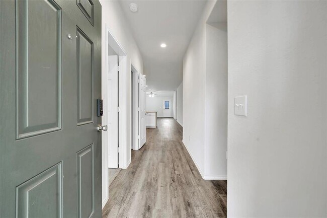 Building Photo - 4351 Stuebner Hl Dr