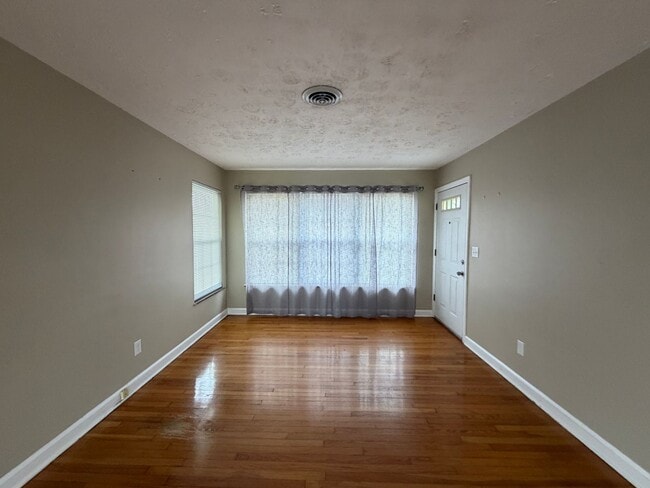 Building Photo - Nice 3 bedroom/1.5 bath home for rent in E. Morristown, Tennessee