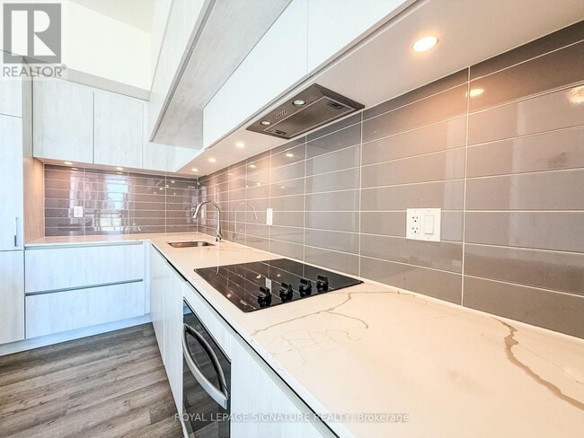 Building Photo - 5 Steckley House Ln