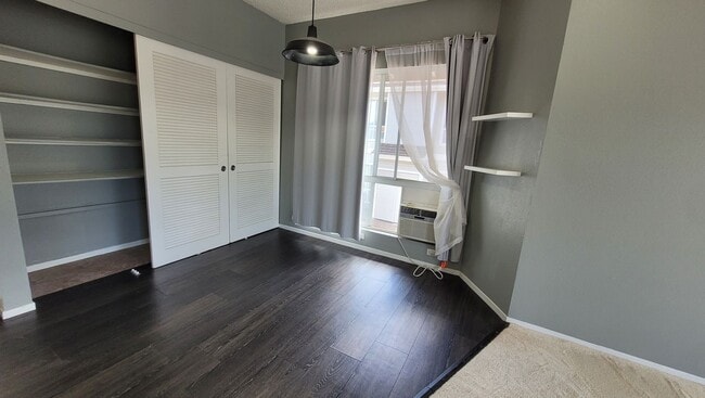 Building Photo - Centrally Located 2bd, 2bath, 2 pkg 1176sq...