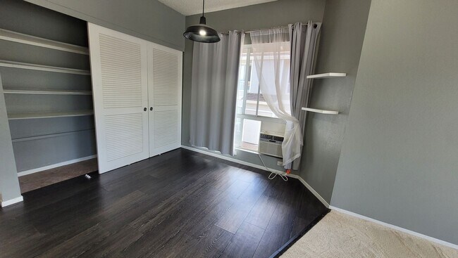 Foto del edificio - Centrally Located 2bd, 2bath, 2 pkg 1176sq...