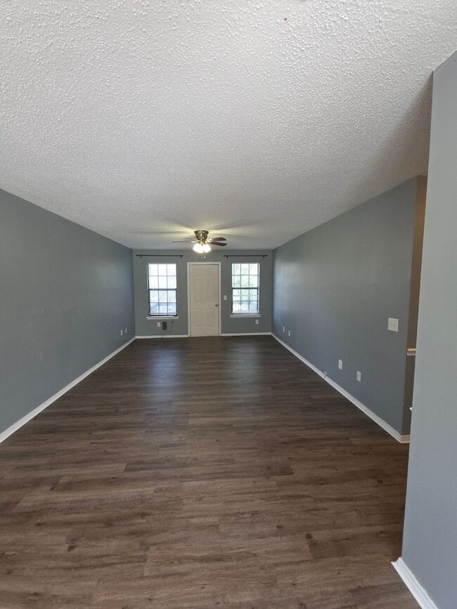 Foto del edificio - 408 Austin Cir