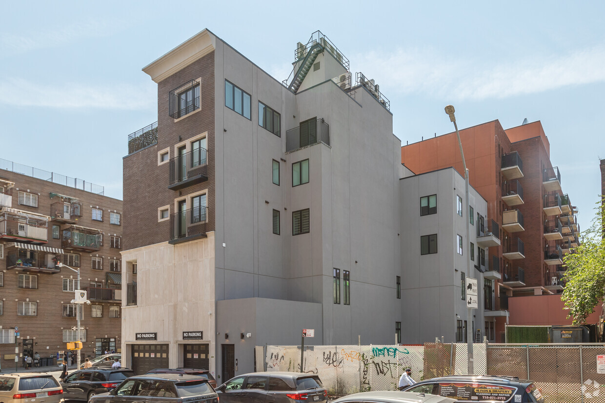 Foto del edificio - 436 Flushing Ave