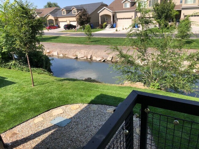 Foto del edificio - 2224 W MacKay Ln
