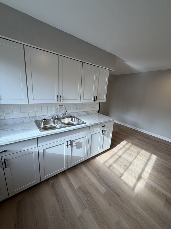 Foto del edificio - 7139 Eastlawn Dr