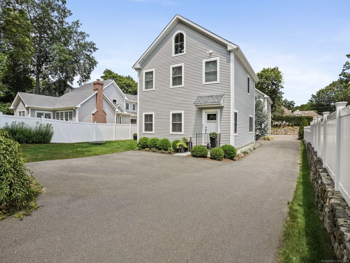 Primary Photo - 74 Forest St