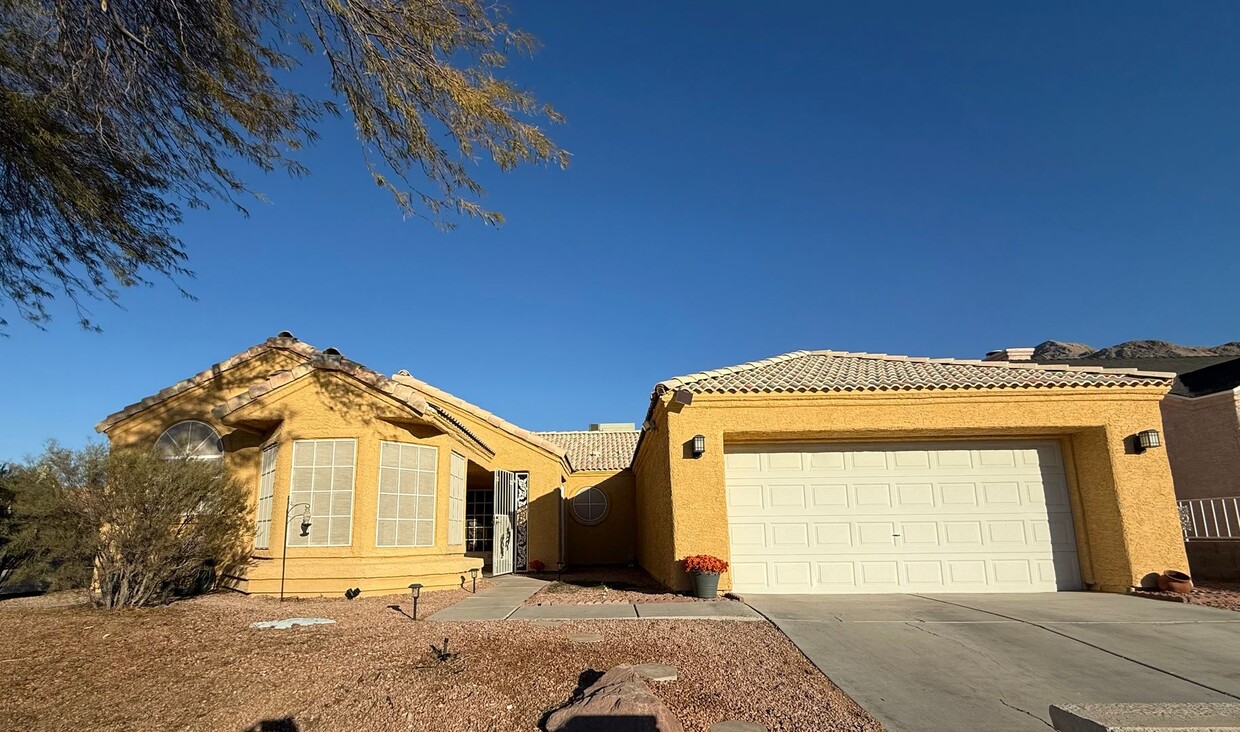 Foto principal - 3/BD 2/BA Single-Story Corner Lot Home wit...