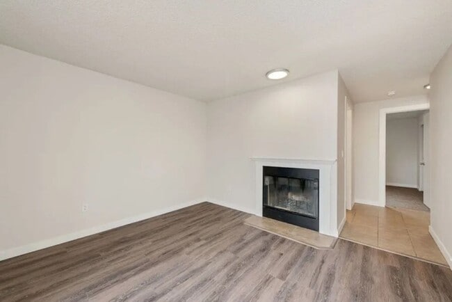 Interior Photo - Avon Park